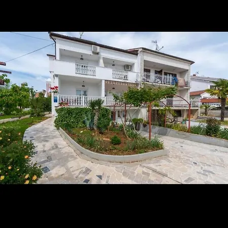 Benjamin Apartment